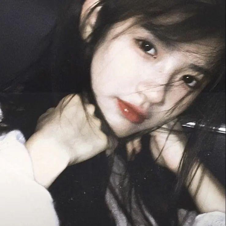 大丽花与红皮书 在线观看